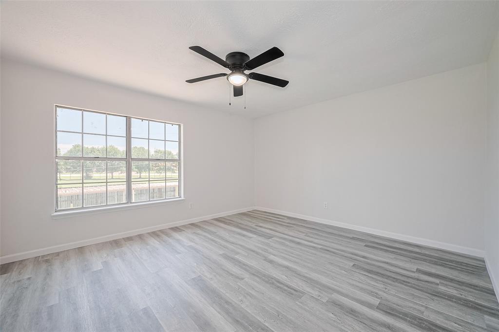 413 E Castle Harbour Drive, Friendswood, Texas image 30