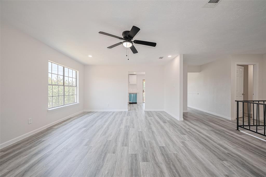 413 E Castle Harbour Drive, Friendswood, Texas image 13