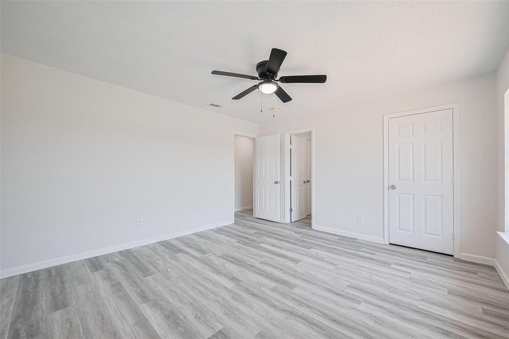 413 E Castle Harbour Drive, Friendswood, Texas image 32