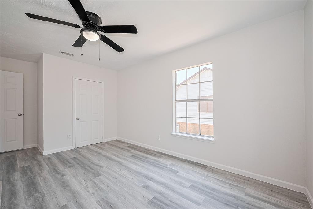 413 E Castle Harbour Drive, Friendswood, Texas image 38