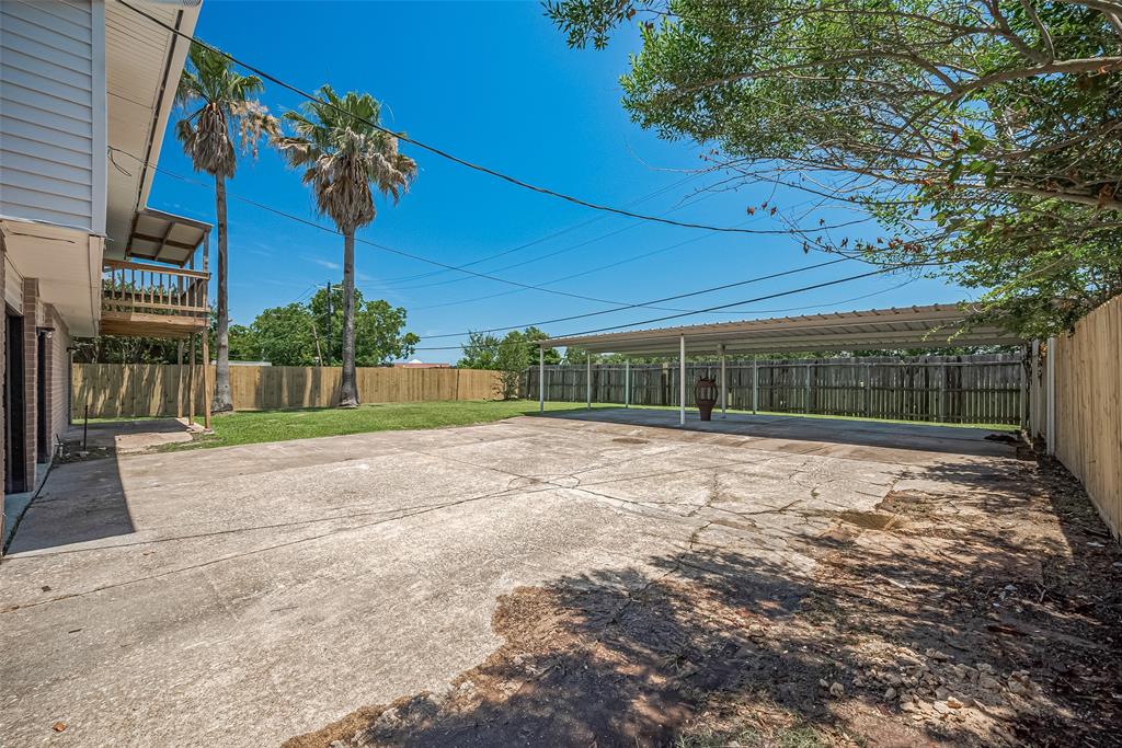 413 E Castle Harbour Drive, Friendswood, Texas image 46