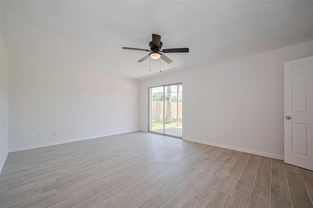 413 E Castle Harbour Drive, Friendswood, Texas image 21