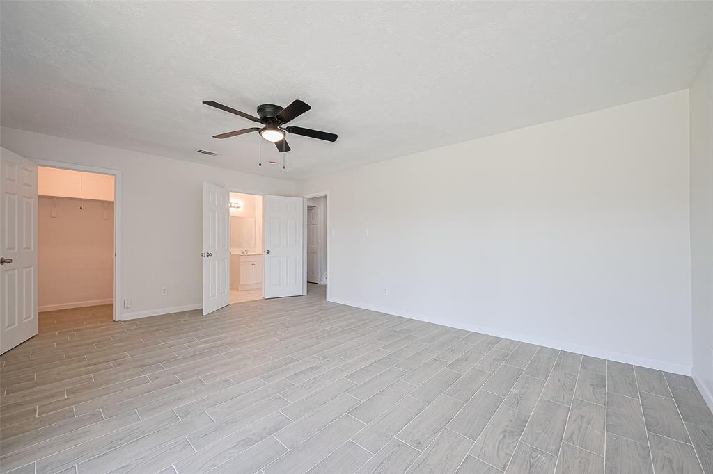 413 E Castle Harbour Drive, Friendswood, Texas image 23