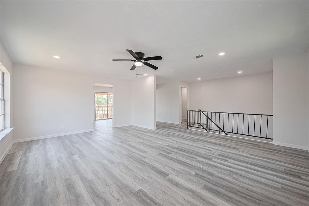 413 E Castle Harbour Drive, Friendswood, Texas image 11