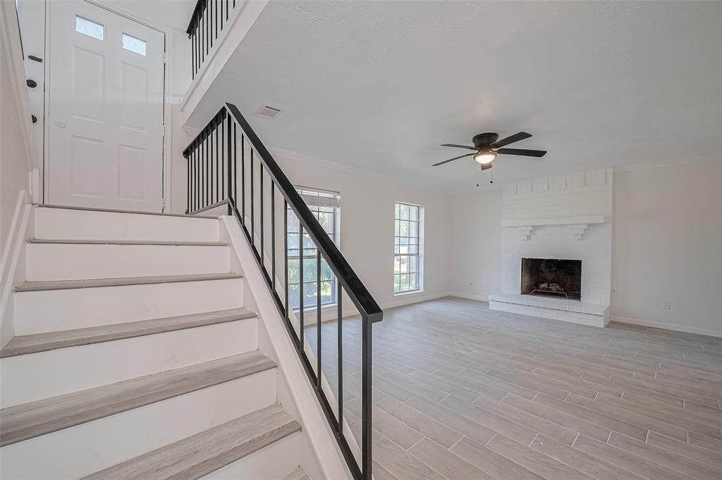 413 E Castle Harbour Drive, Friendswood, Texas image 5