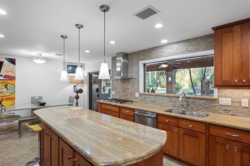 1501 Mistletoe Lane, Kingwood, Texas image 13