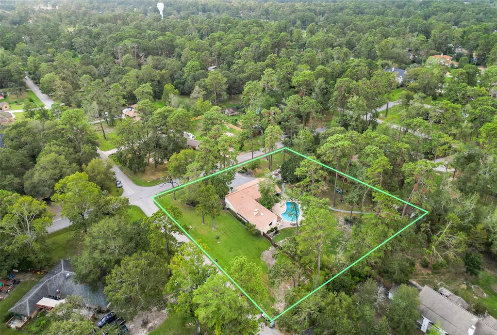 1501 Mistletoe Lane, Kingwood, Texas image 1