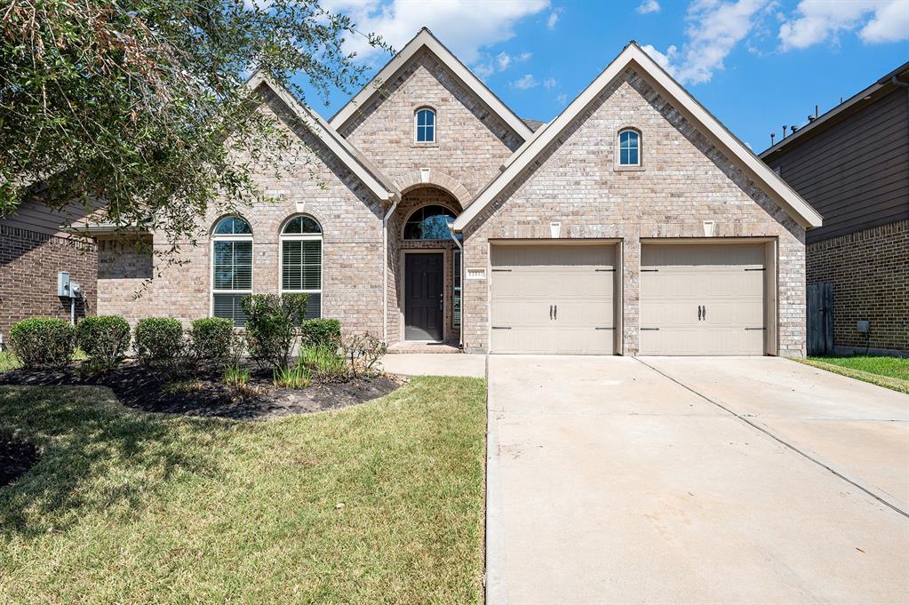 13511 Canyon Gale Lane, Pearland, Texas image 1