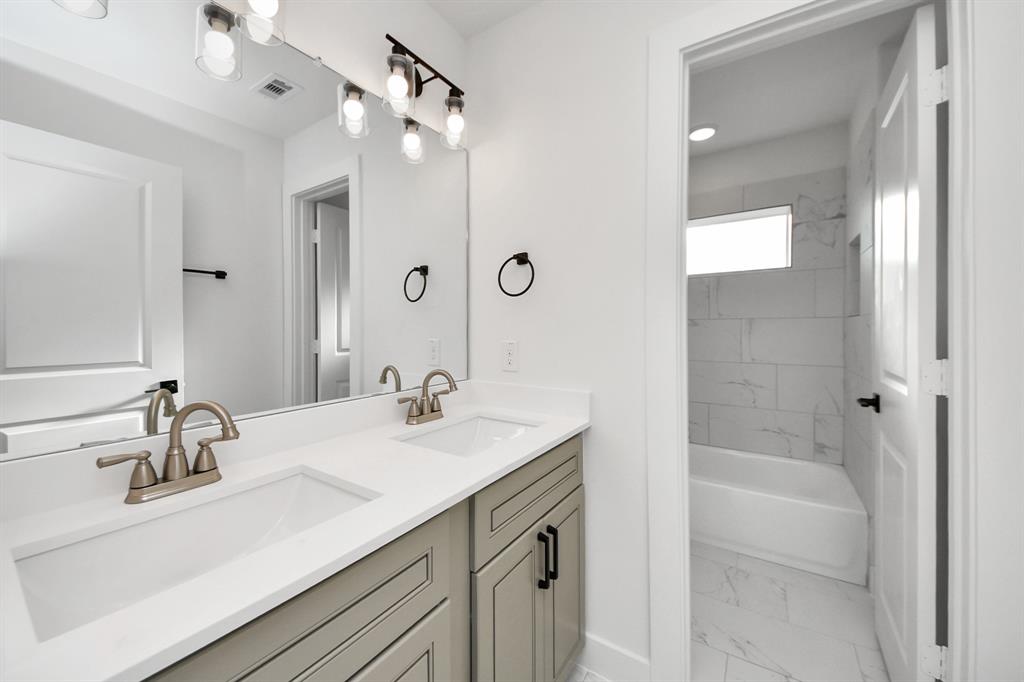 4324 Avron Drive, Stafford, Texas image 34