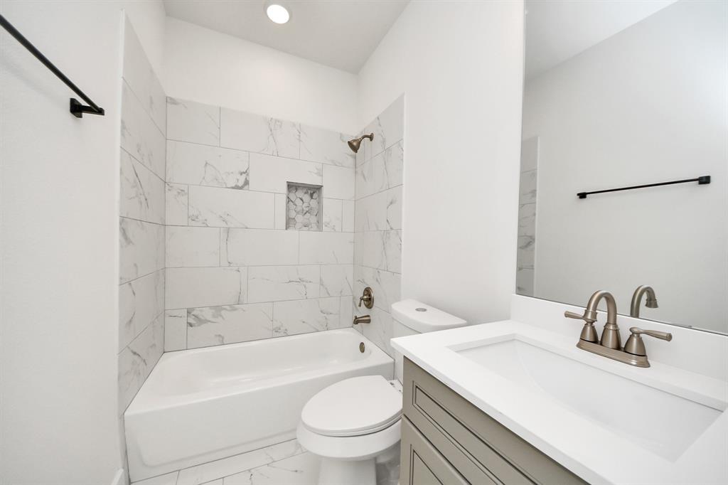 4324 Avron Drive, Stafford, Texas image 29
