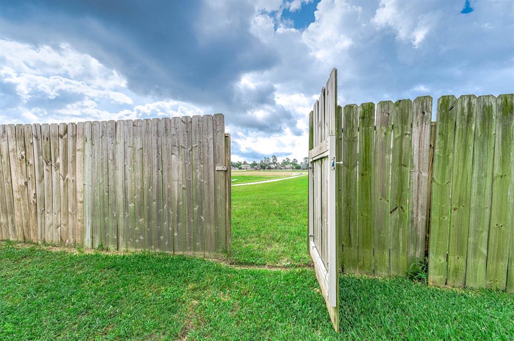 4918 Fair Oak Dale Lane, Humble, Texas image 33