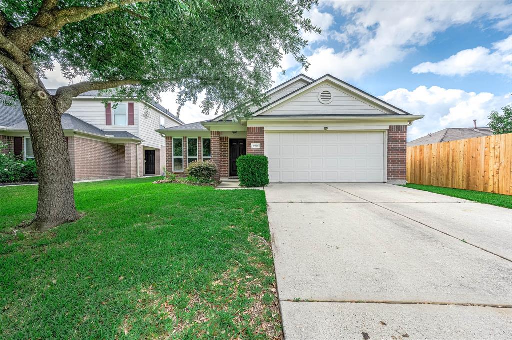 4918 Fair Oak Dale Lane, Humble, Texas image 1