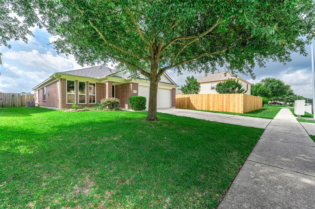 4918 Fair Oak Dale Lane, Humble, Texas image 3