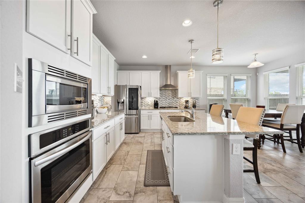 13815 Village Glen Lane, Rosharon, Texas image 3