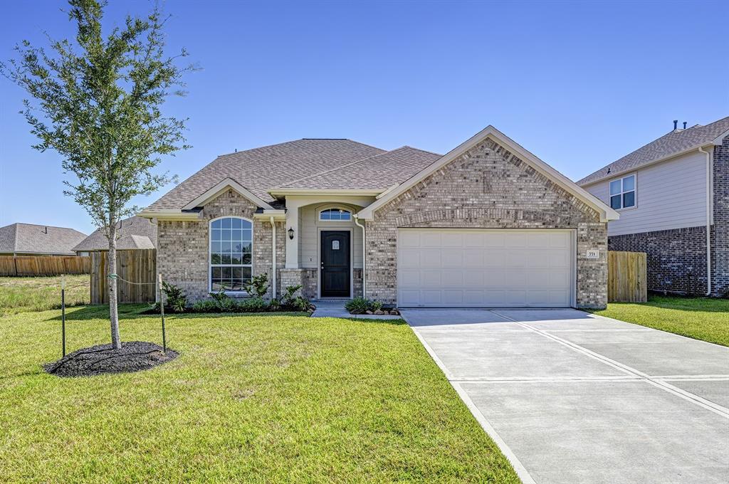 771 Woodhaven Lakes Drive, La Marque, Texas image 1