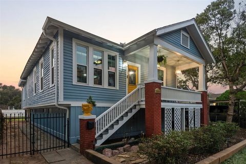 Single Family Residence in Galveston TX 3610 Avenue P 1/2.jpg