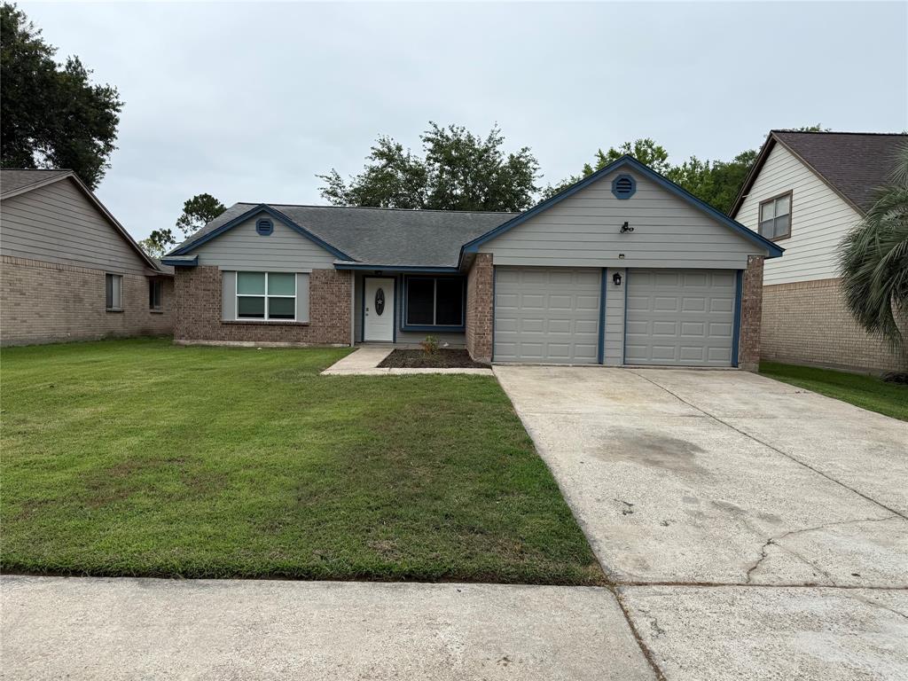 2812 Forest Hills Drive, League City, Texas image 1
