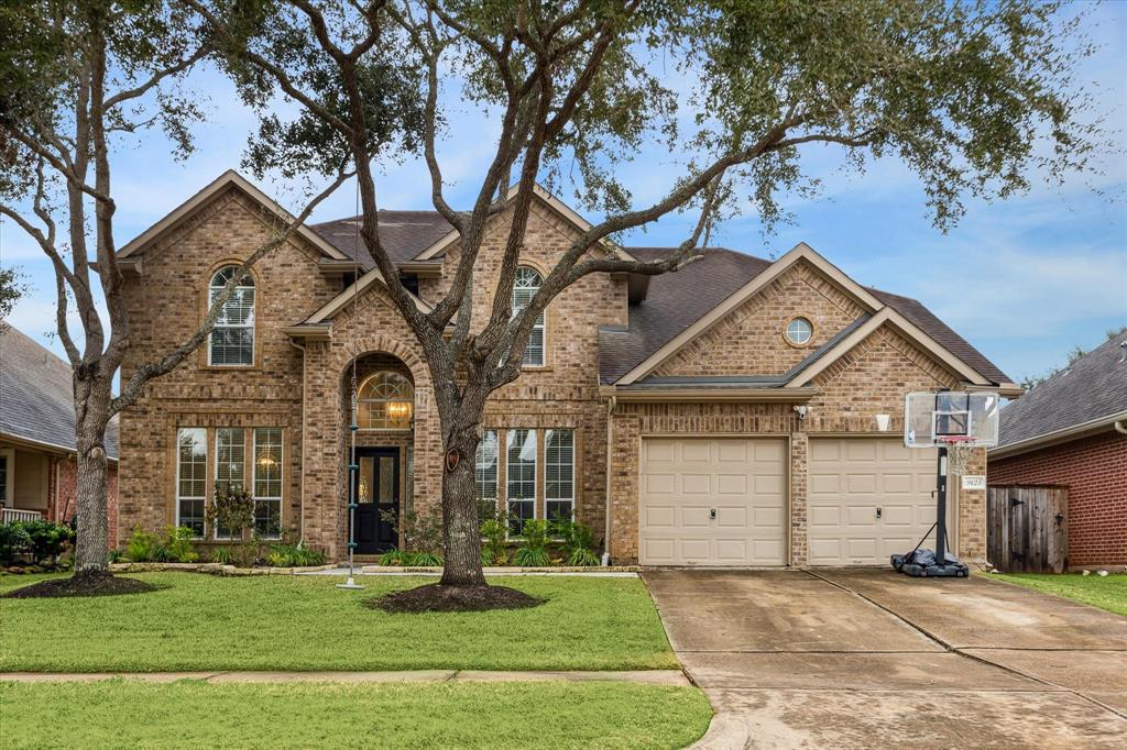 9123 Stoneleigh Drive, Sugar Land, Texas image 1