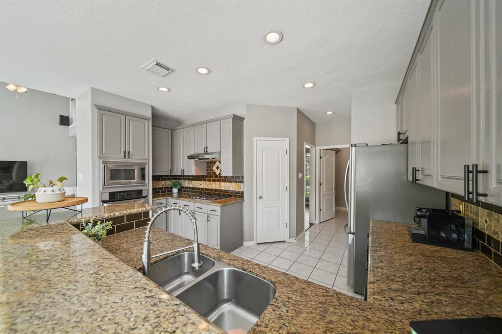 2112 Palm Castle Drive, League City, Texas image 17