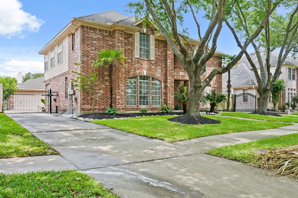 2112 Palm Castle Drive, League City, Texas image 2