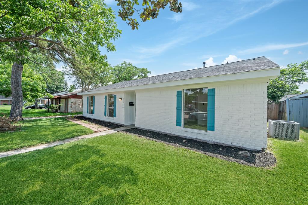 11723 N Willowdale Circle, Houston, Texas image 2