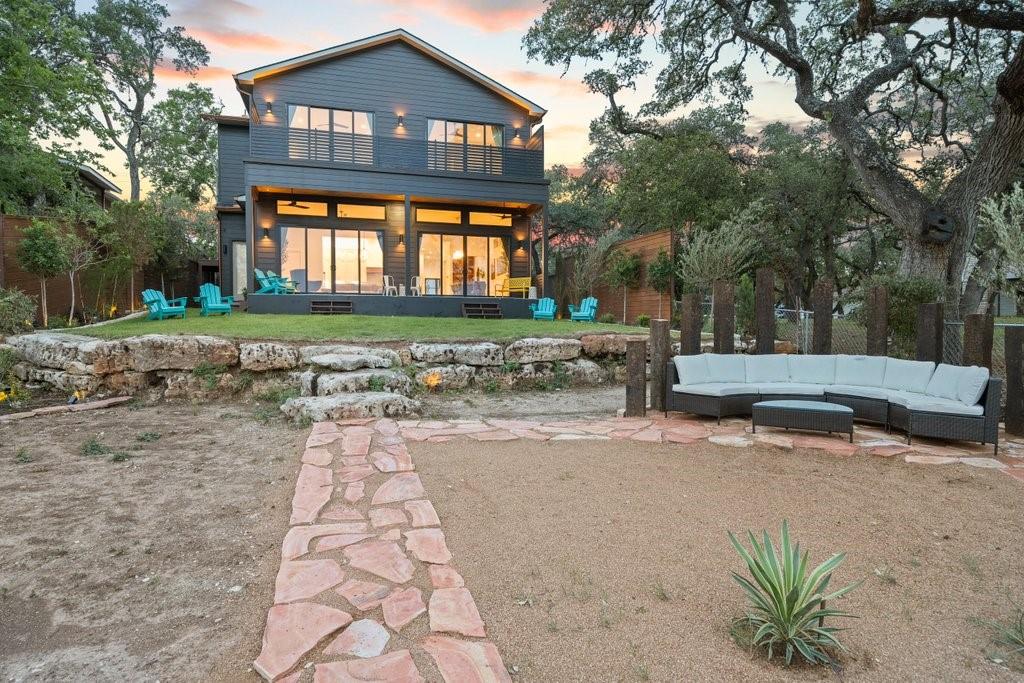 2758 Lakeshore Drive