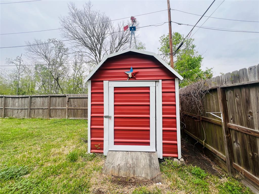4519 E 24th Street, Dickinson, Texas image 11
