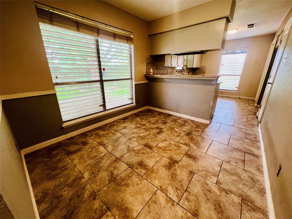 4519 E 24th Street, Dickinson, Texas image 3