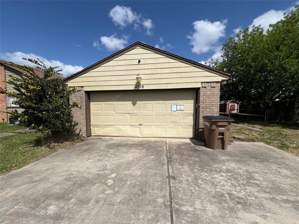 4519 E 24th Street, Dickinson, Texas image 1