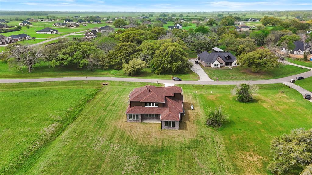 126 Lakeland Circle, Rosharon, Texas image 3