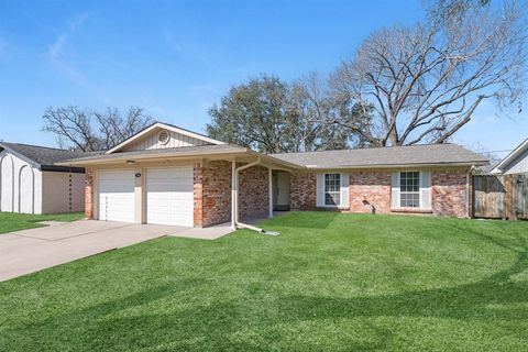 1202 W Flamingo Drive W Seabrook TX 77586