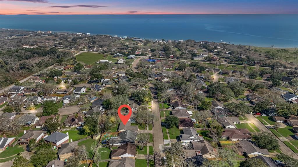 1202 W Flamingo Drive, Seabrook, Texas image 5