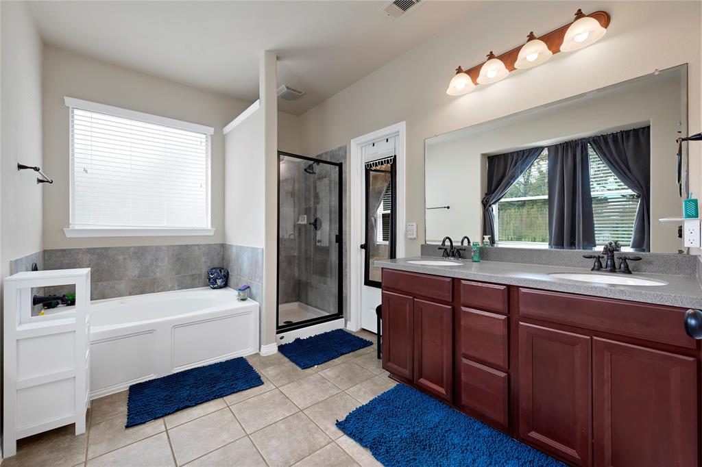 3103 Trail Hollow Drive, Pearland, Texas image 9