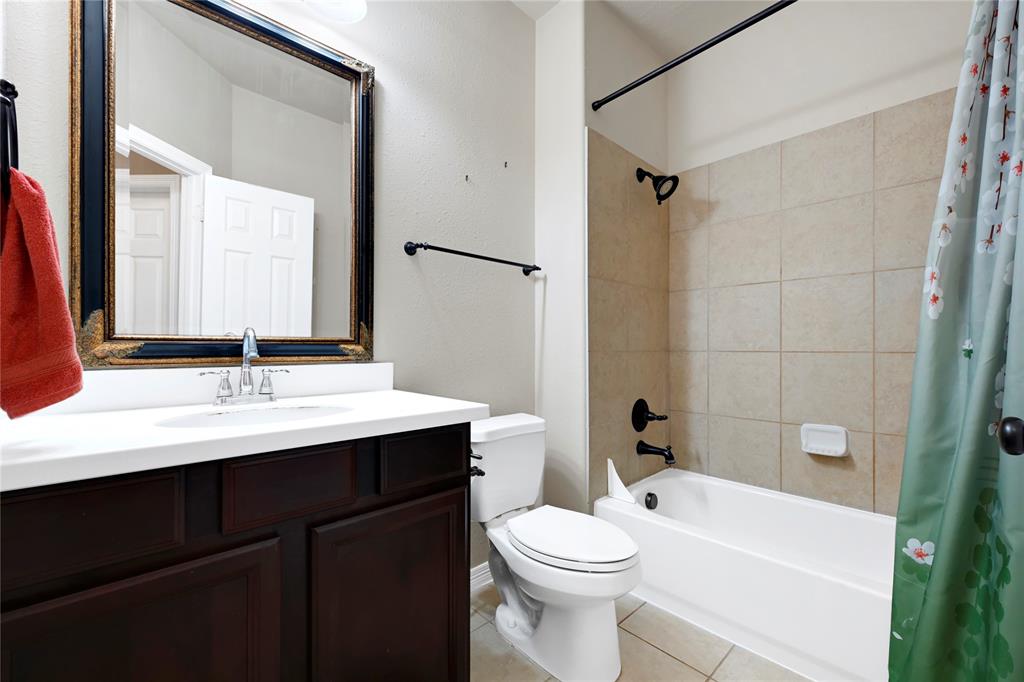 3103 Trail Hollow Drive, Pearland, Texas image 6