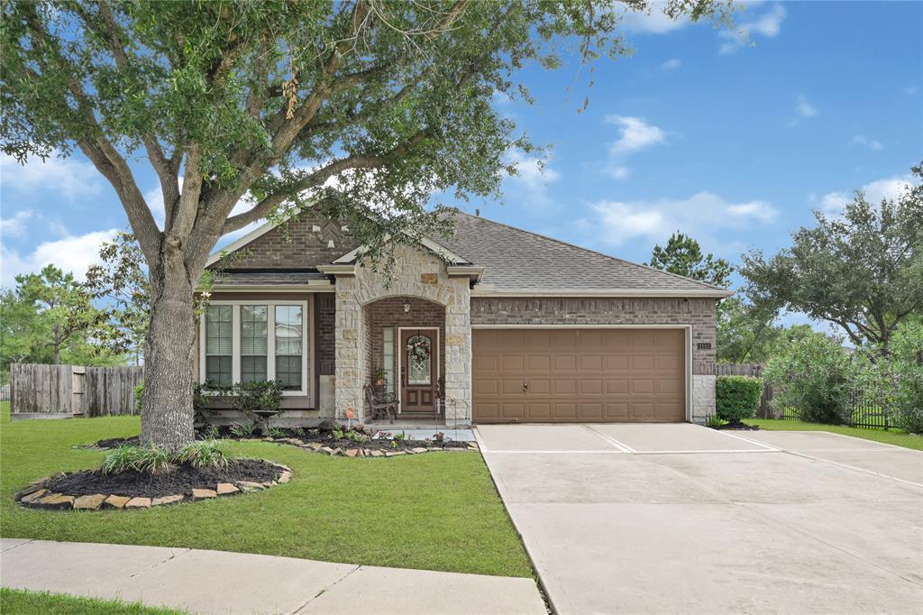 3103 Trail Hollow Drive, Pearland, Texas image 1