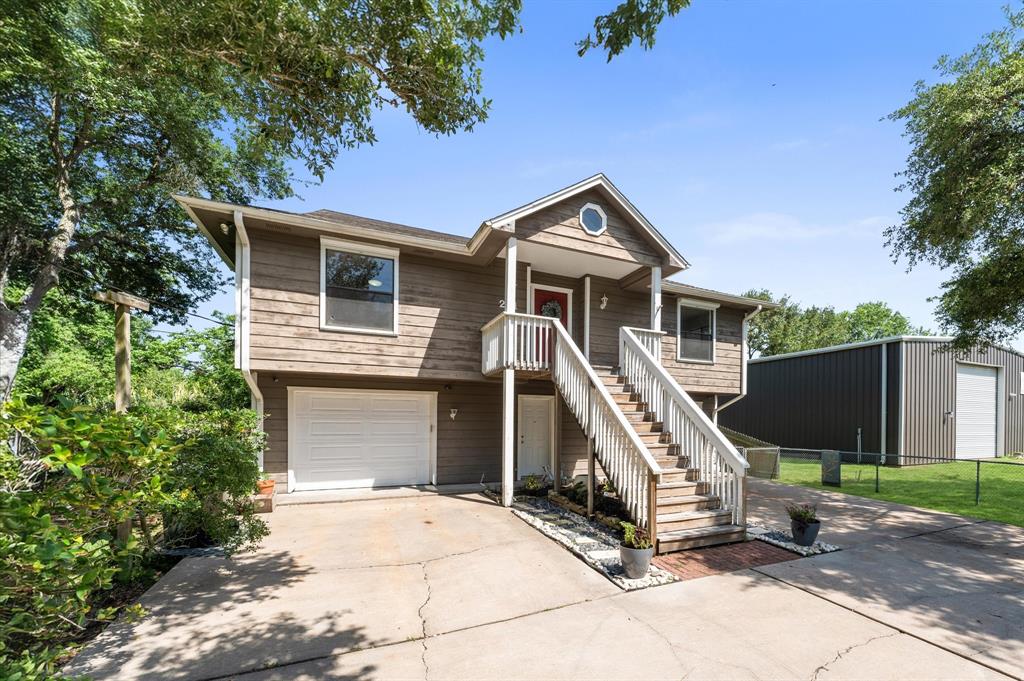 211 4th Street, Dickinson, Texas image 3
