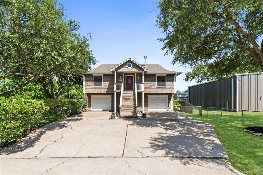211 4th Street, Dickinson, Texas image 2