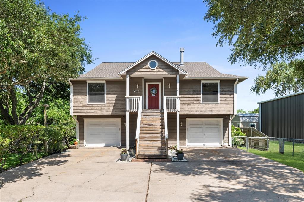 211 4th Street, Dickinson, Texas image 1