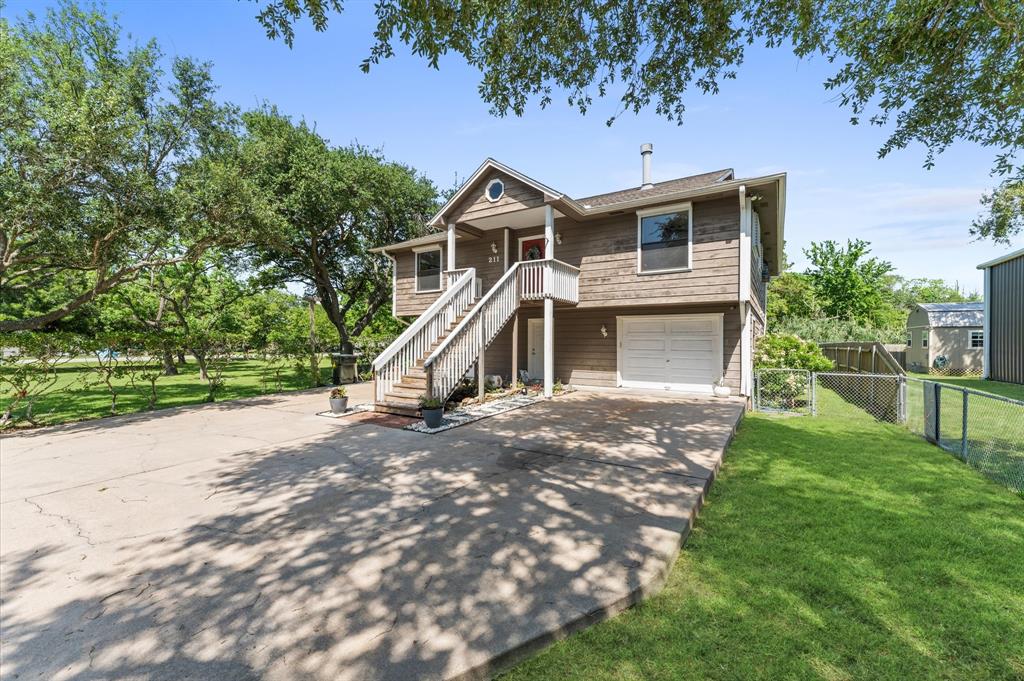211 4th Street, Dickinson, Texas image 4
