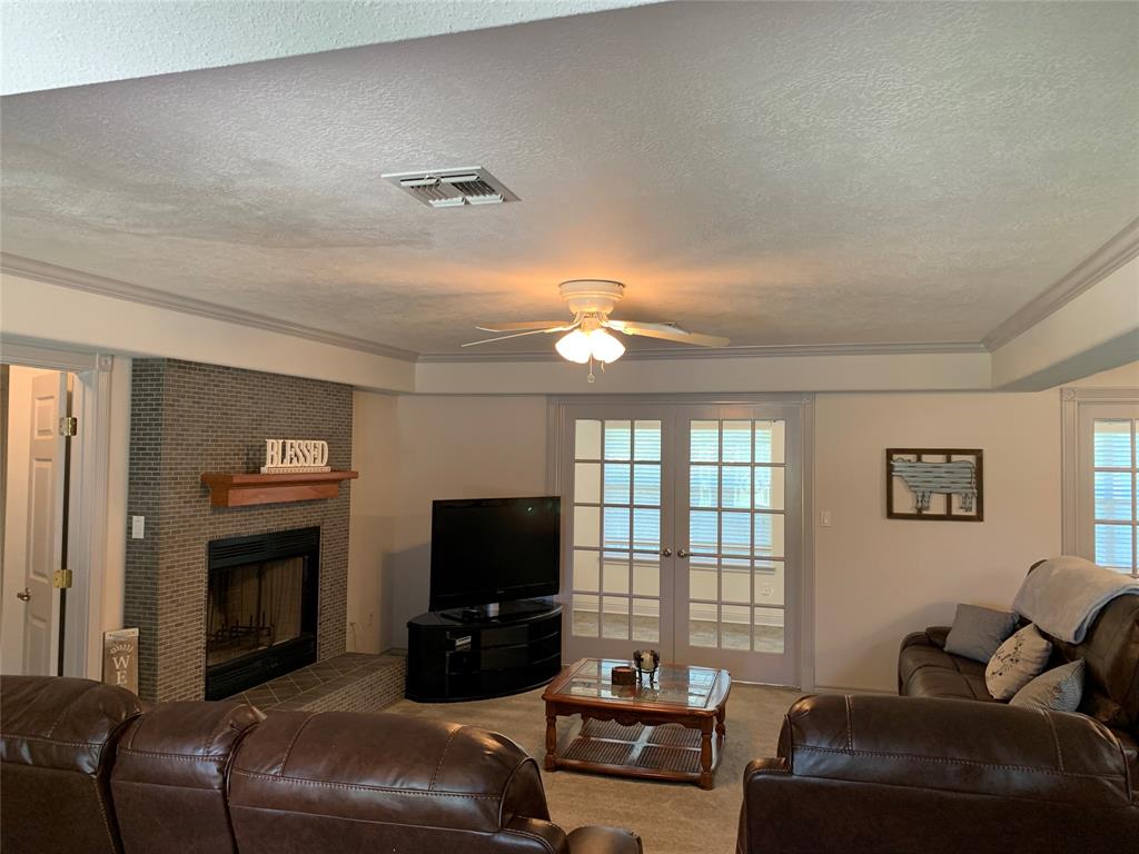 100 Ridgecrest Street, Hallettsville, Texas image 4