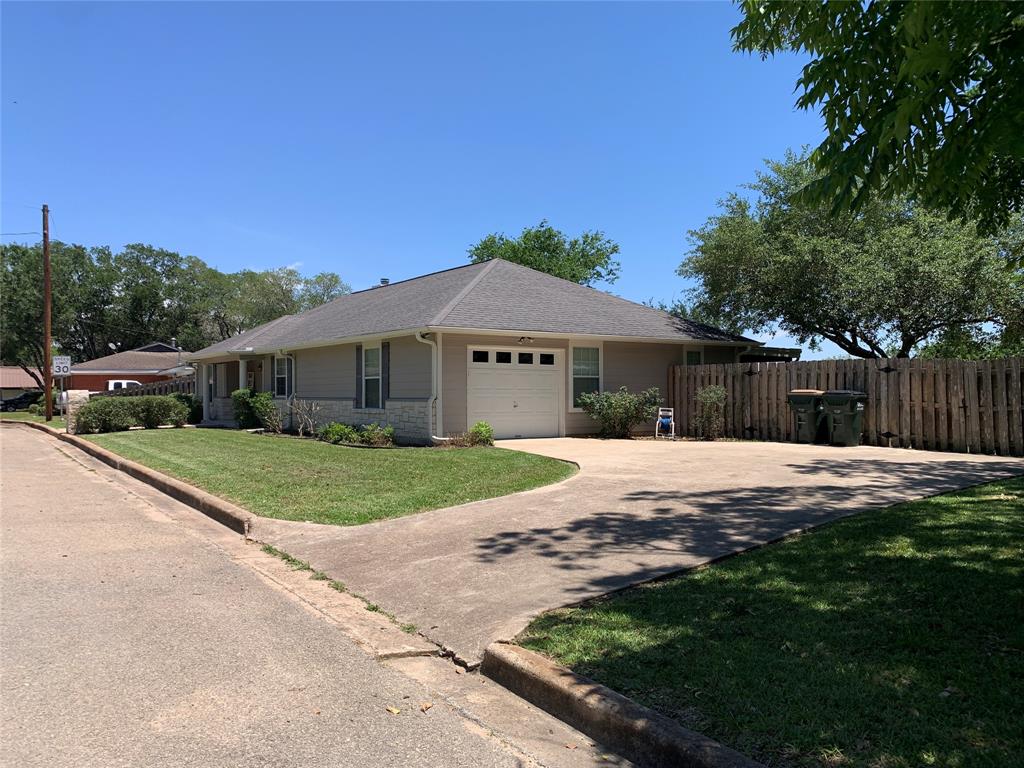 100 Ridgecrest Street, Hallettsville, Texas image 3