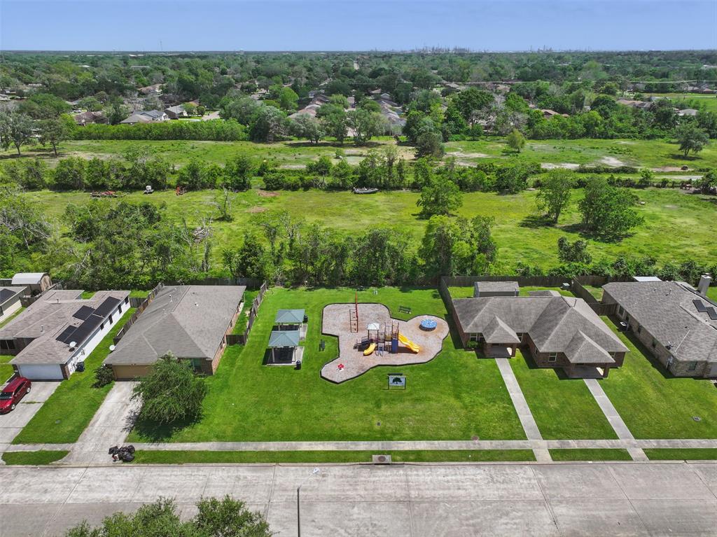 7918 Leaning Oak Drive, Texas City, Texas image 30