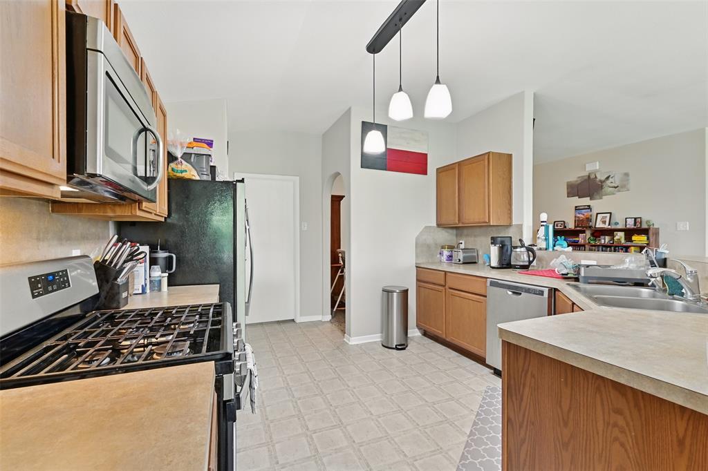 7918 Leaning Oak Drive, Texas City, Texas image 13