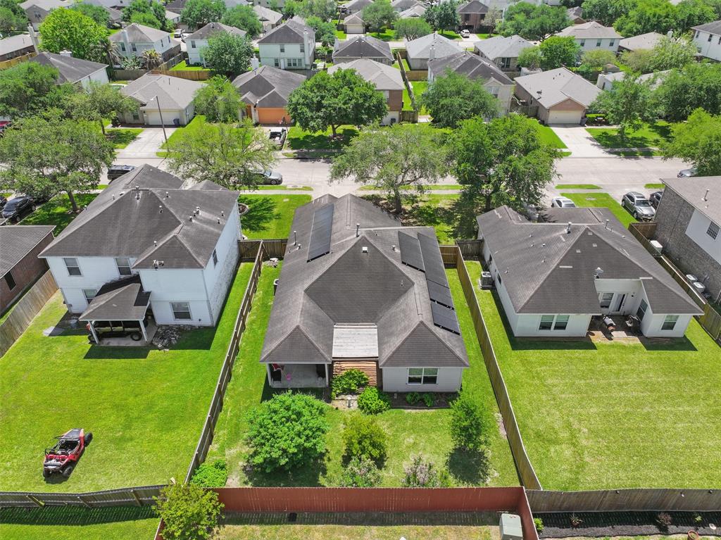 7918 Leaning Oak Drive, Texas City, Texas image 32