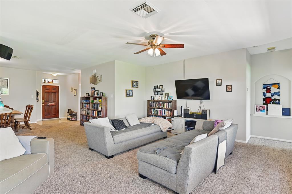 7918 Leaning Oak Drive, Texas City, Texas image 9