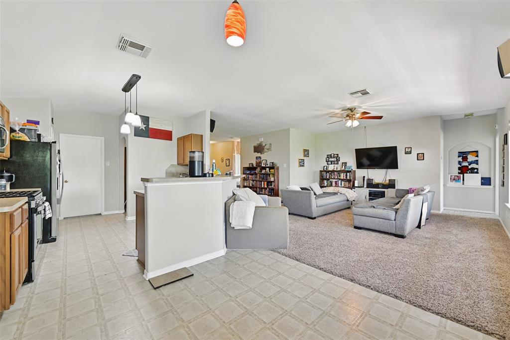 7918 Leaning Oak Drive, Texas City, Texas image 12