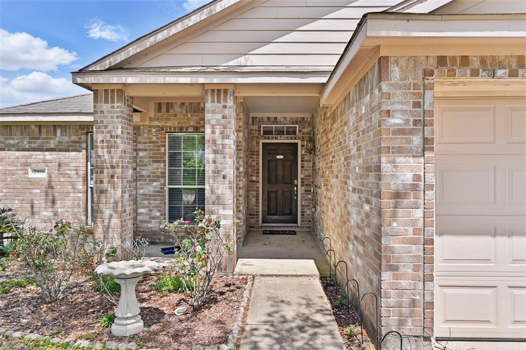 7918 Leaning Oak Drive, Texas City, Texas image 3