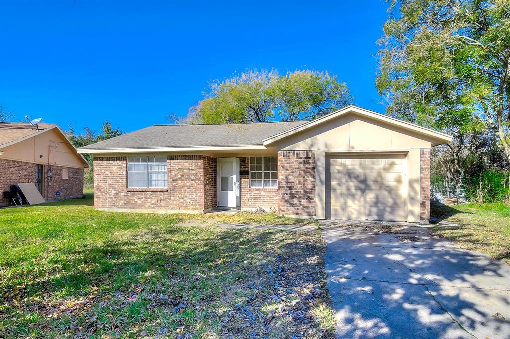 7502 Plover Circle, Texas City, Texas image 1