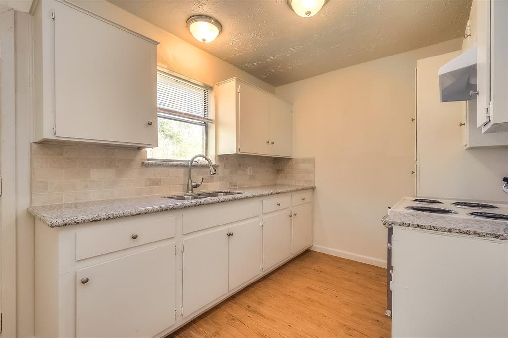 7502 Plover Circle, Texas City, Texas image 2