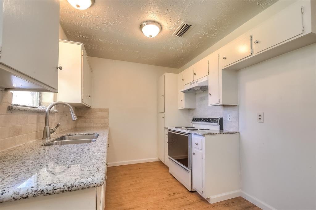 7502 Plover Circle, Texas City, Texas image 4